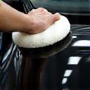 Polisseuse sur carrosserie noire